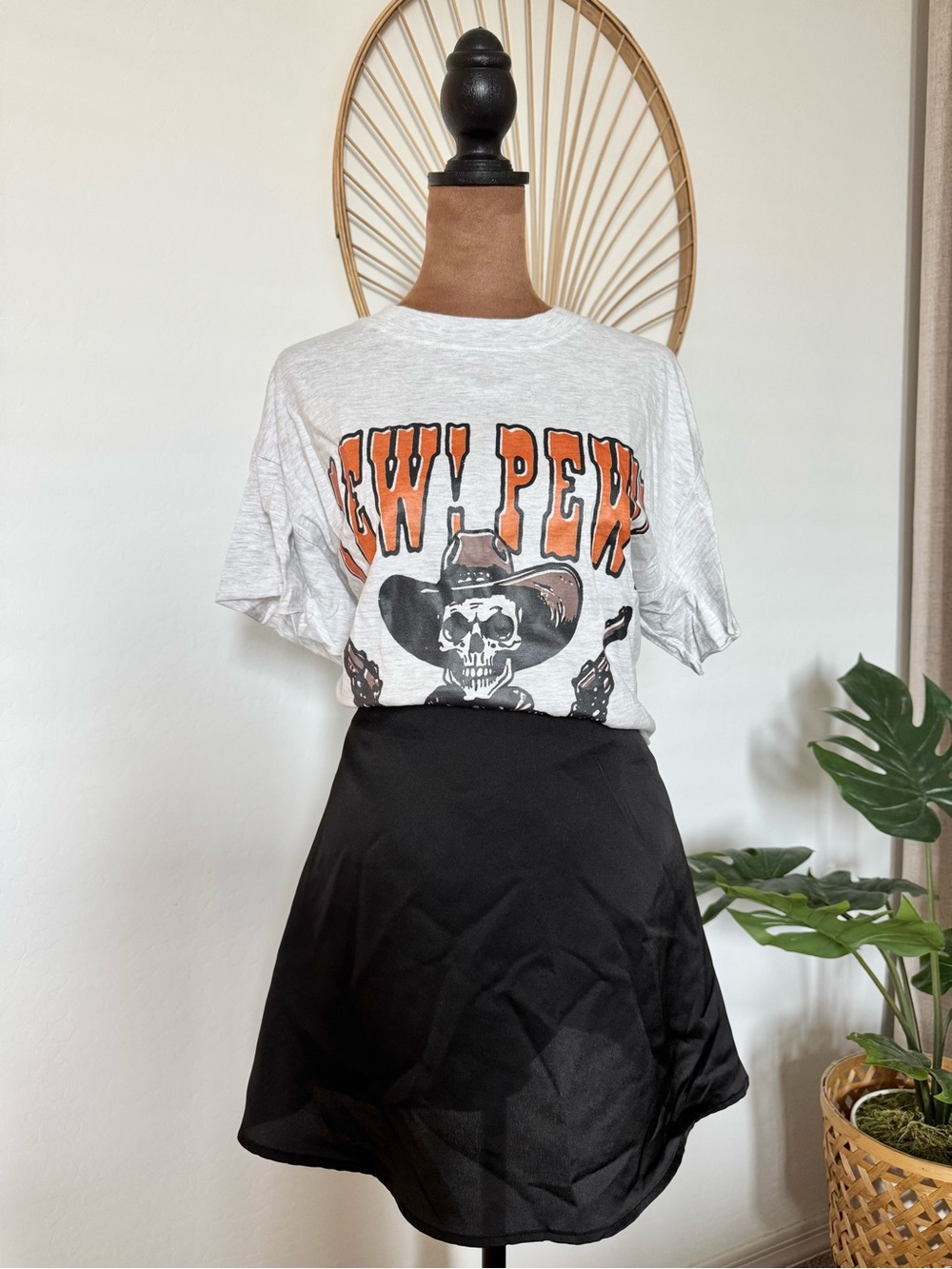 Graphic Skull Cowboy Pete Tee - White & Black
